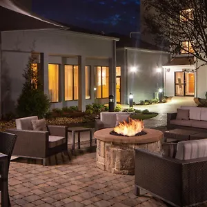 Courtyard By Marriott Airport Nashville